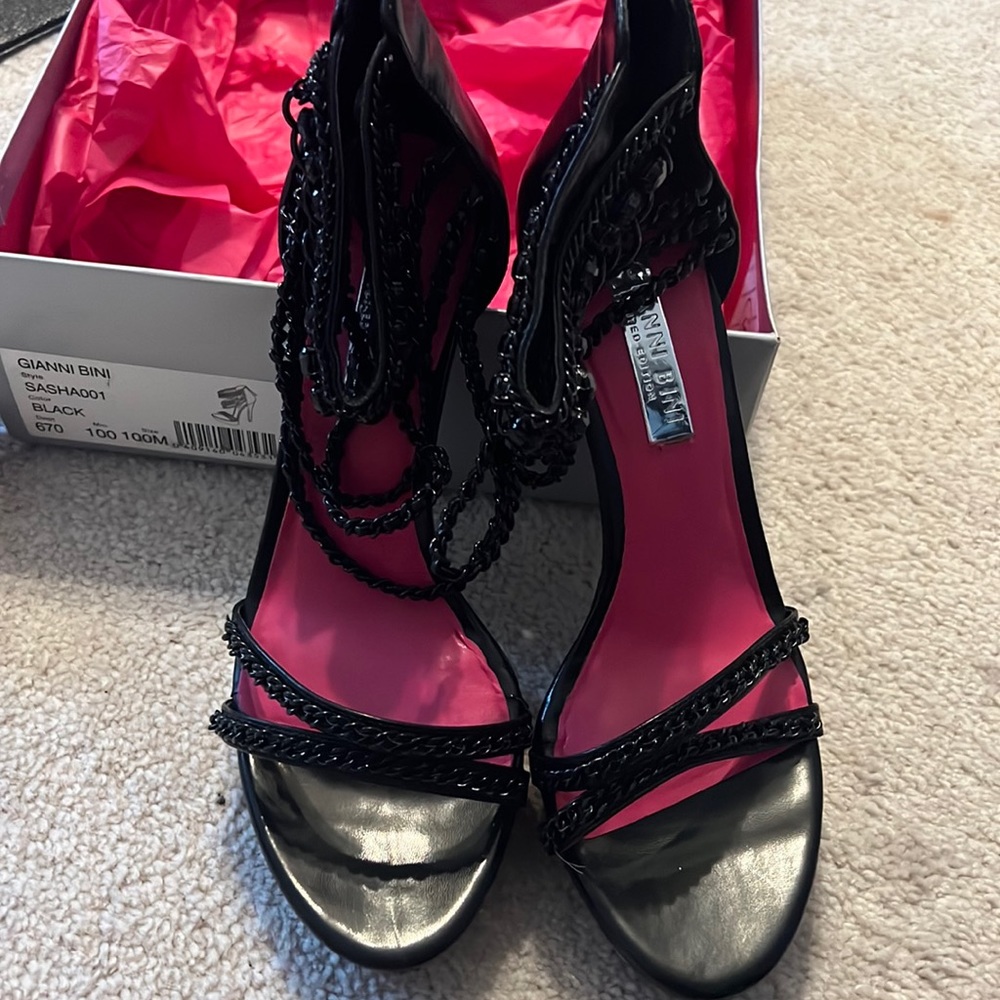 Gianni Bini Limited Edition black chain shoes!